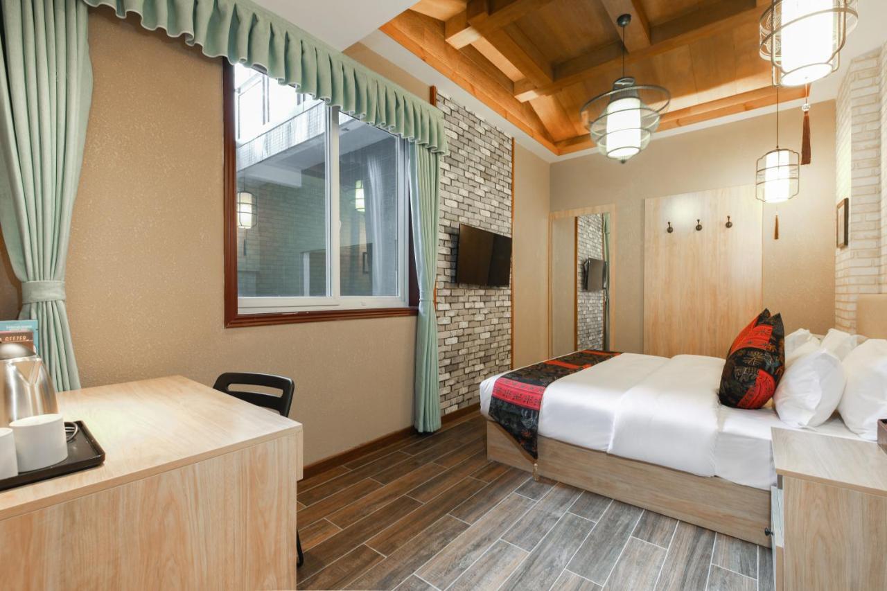 Zou Qu Ye Travel Hotel 충칭 외부 사진